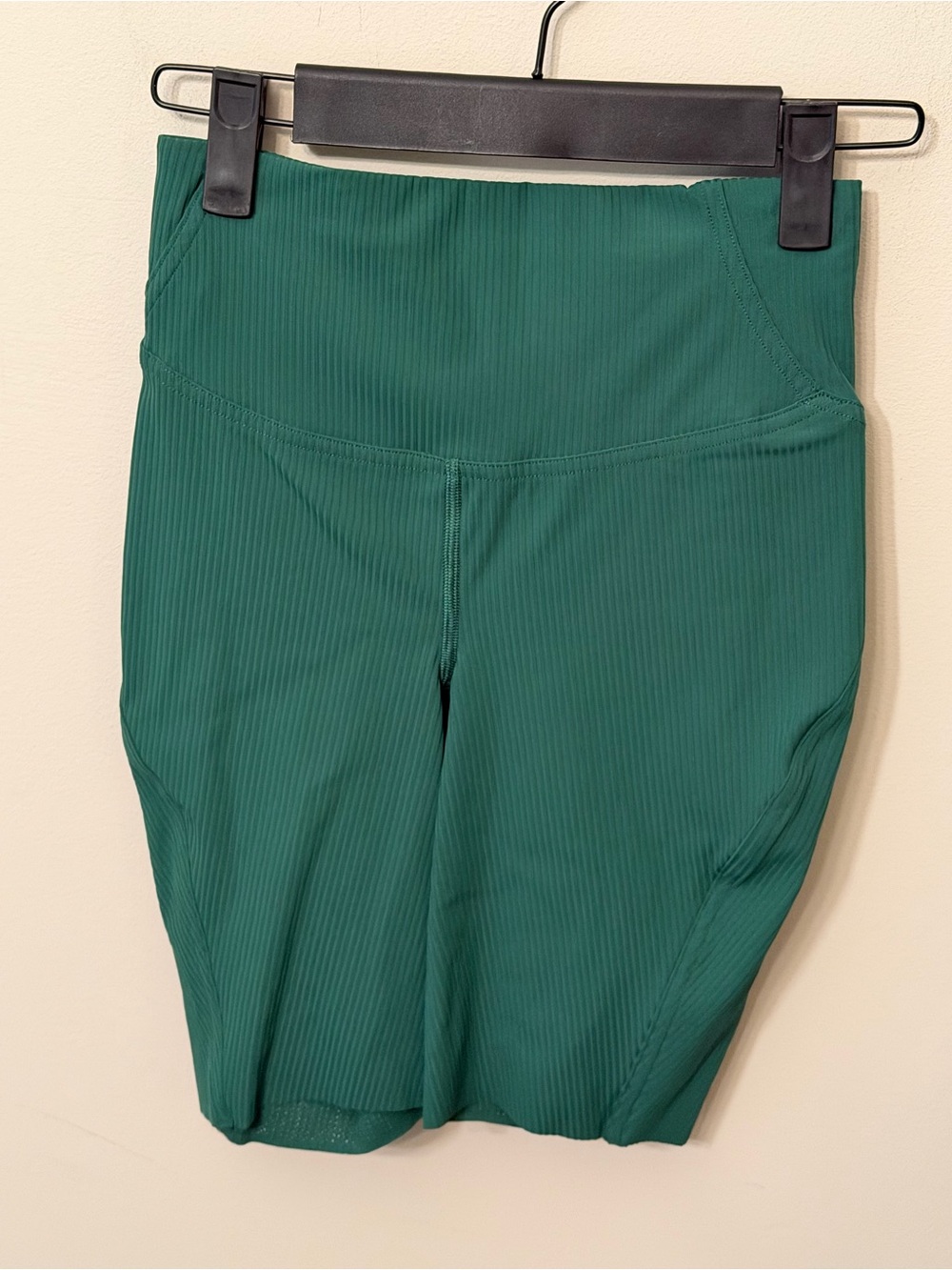 NWT Lululemon Base Pace Ribbed Shorts 8” Inseam in Evergreen size 2